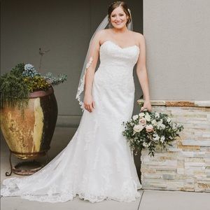 WEDDING DRESS—Sweetheart Neckline with optional beaded cap sleeves ＳＩＺＥ １６
